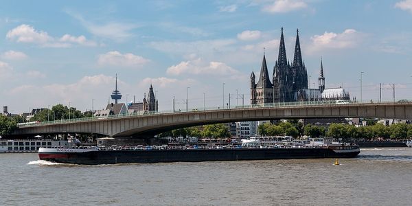 Köln mit Dom am Rhein
